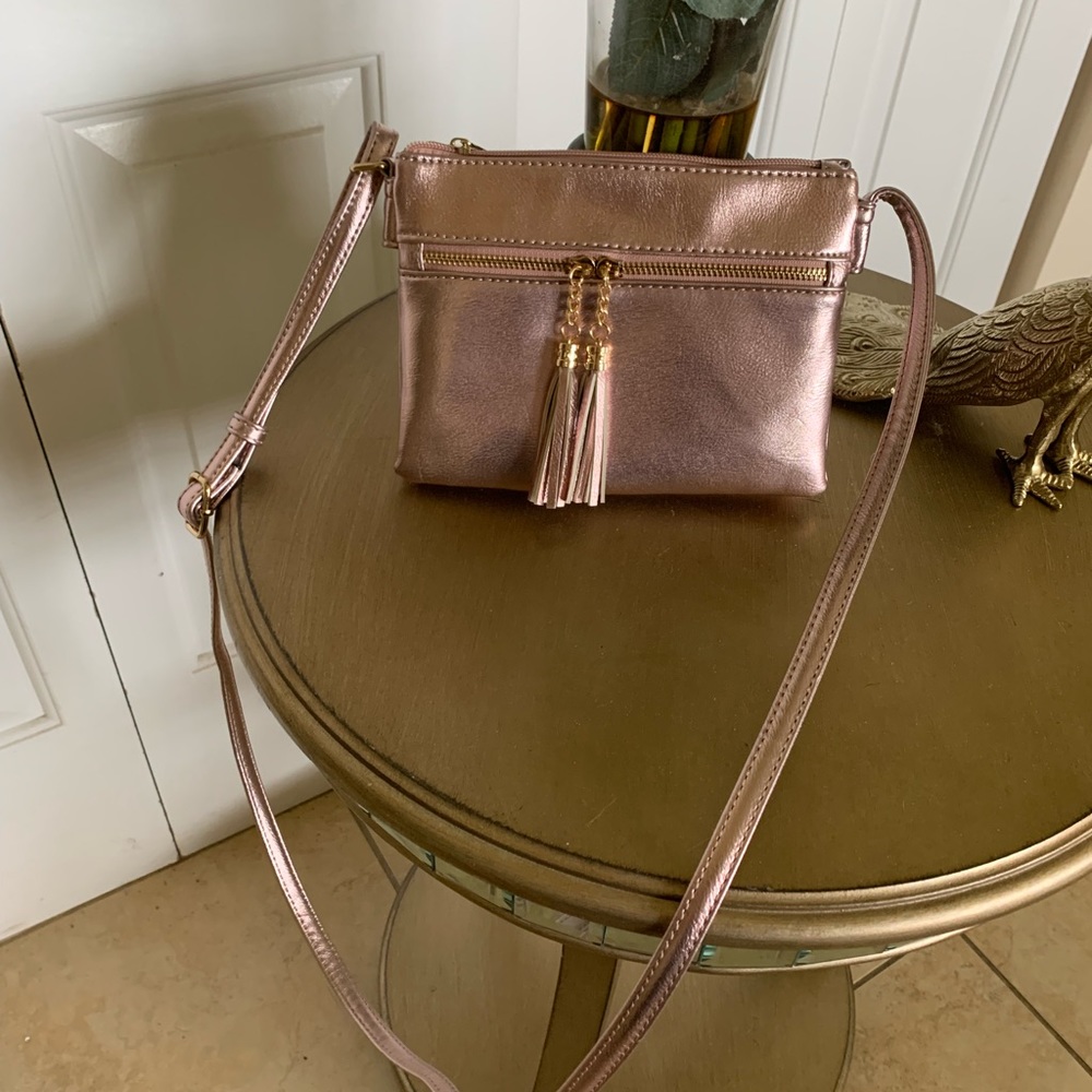 Cute crossbody bag in excellent condition.